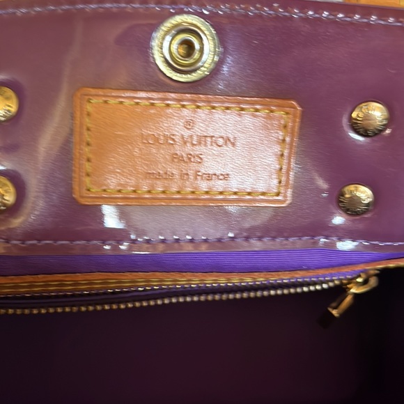 Louis Vuitton Reade PM Purple Vernis
Leather Hand Bag - Picture 4 of 16